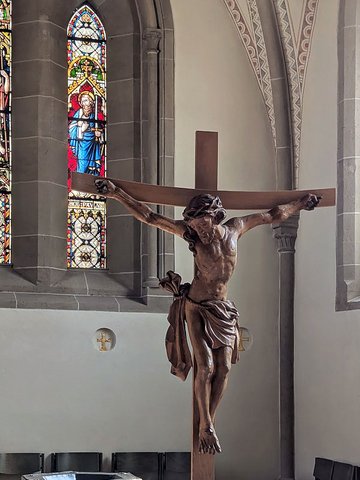 Kreuz im Altarbereich